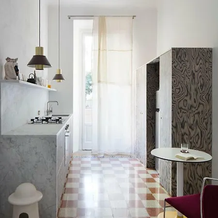 Camera Con Bagno Privato In Elegante Di Design Милан
