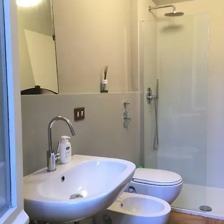 Camera Con Bagno Privato In Elegante Di Design * Милан
