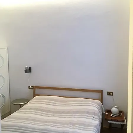 Camera Con Bagno Privato In Elegante Di Design Проживание в семье *